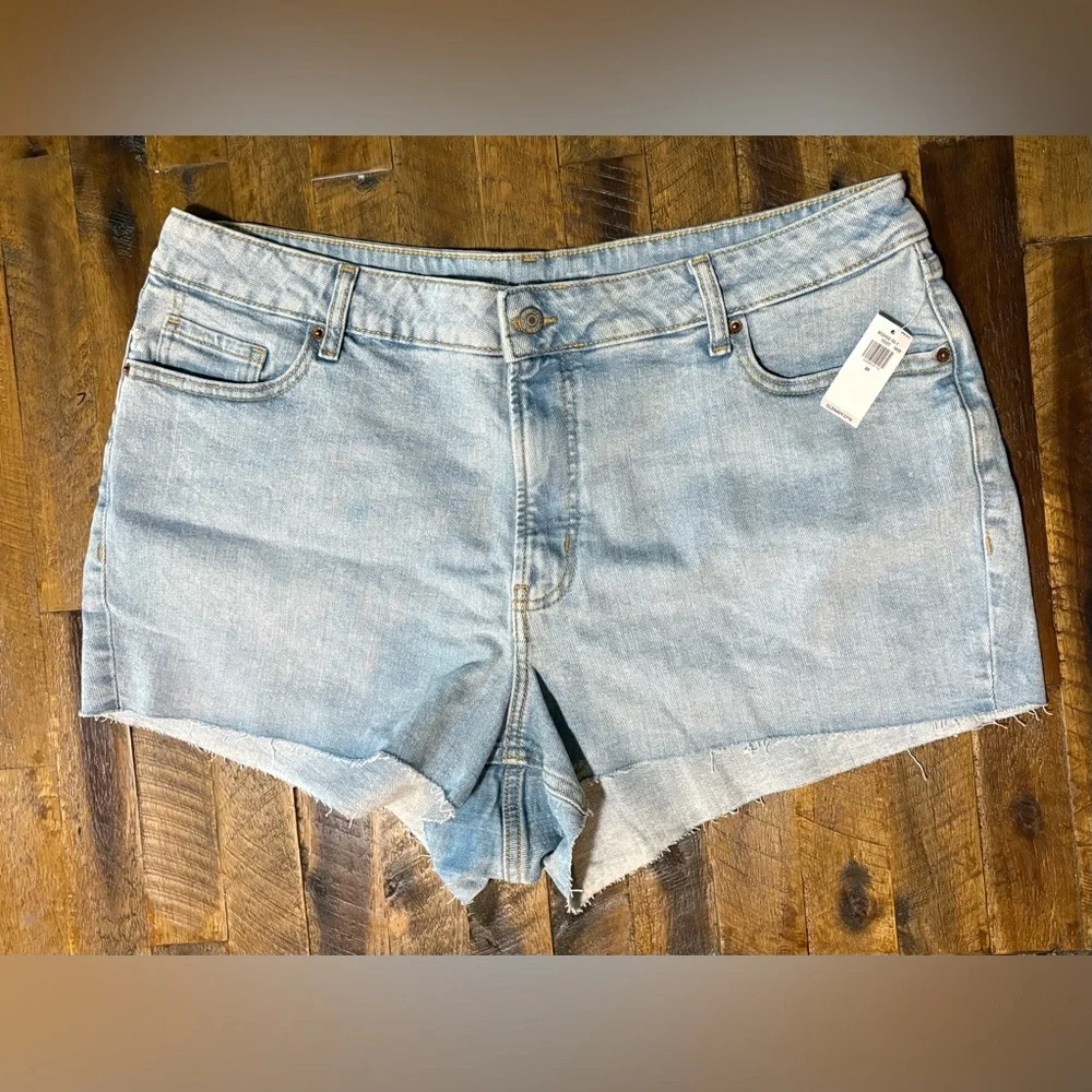 NWT Old Navy High Rise O.G. Straight Jean Shorts Size 20 - Picture 5 of 5